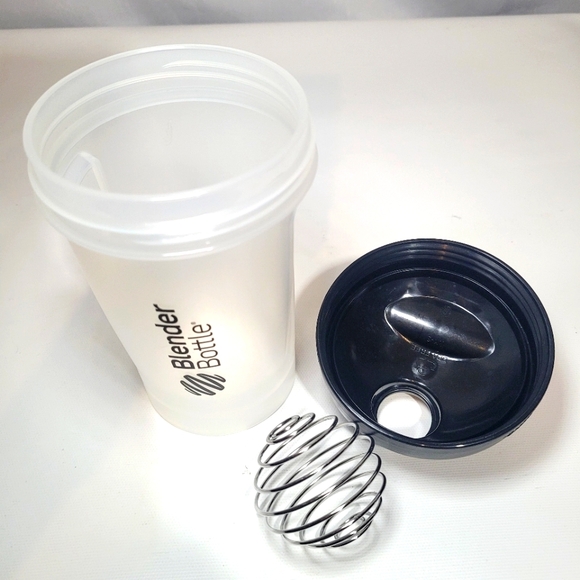 Two 20 oz Clssic V2 Blender Bottles w/ Lids and Blender Ball Whisks - Picture 10 of 10